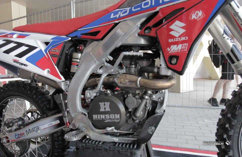 BOS GP Suzuki RM-Z450 Евгения Бобрышева - детали: стандартный двигатель с небольшим тюнингом BOS GP Suzuki RM-Z450 Евгения Бобрышева - детали: стандартный двигатель с небольшим тюнингом