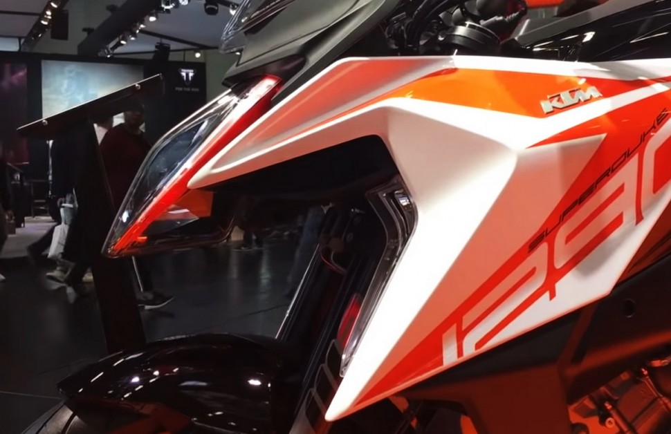 INTERMOT-2018: KTM 1290 Super Duke GT (2019): резкий, агрессивный новый стиль передней части INTERMOT-2018: KTM 1290 Super Duke GT (2019): резкий, агрессивный новый стиль передней части