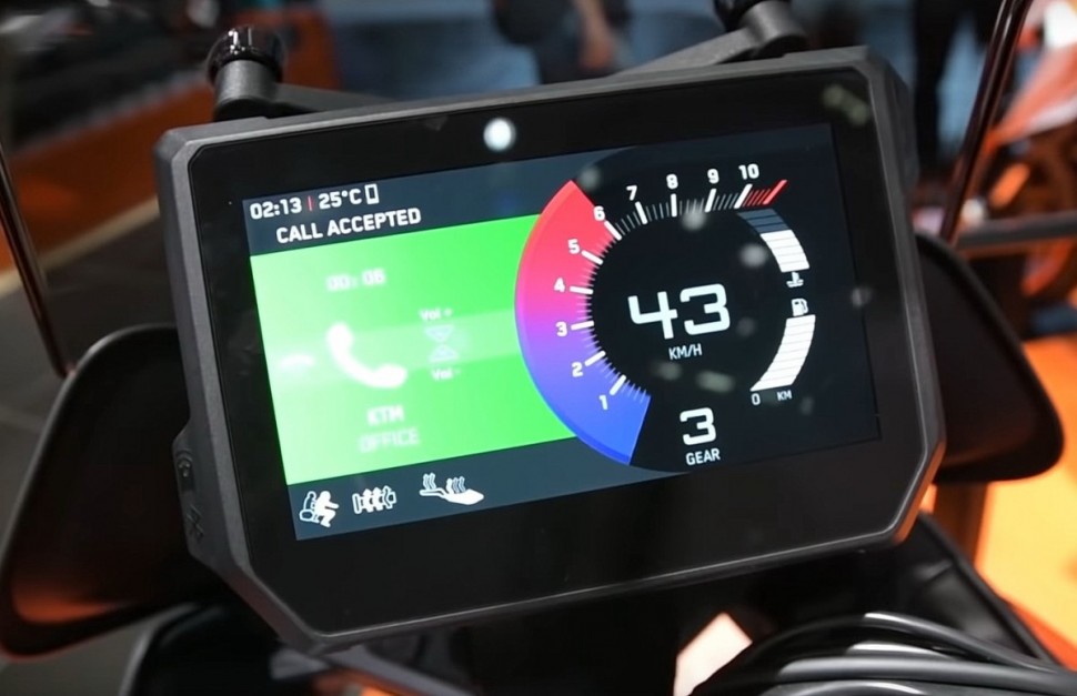 INTERMOT-2018: KTM 1290 Super Duke GT (2019) - с помощью KTM My RIDE можно соединить мотоцикл с телефоном INTERMOT-2018: KTM 1290 Super Duke GT (2019) - с помощью KTM My RIDE можно соединить мотоцикл с телефоном