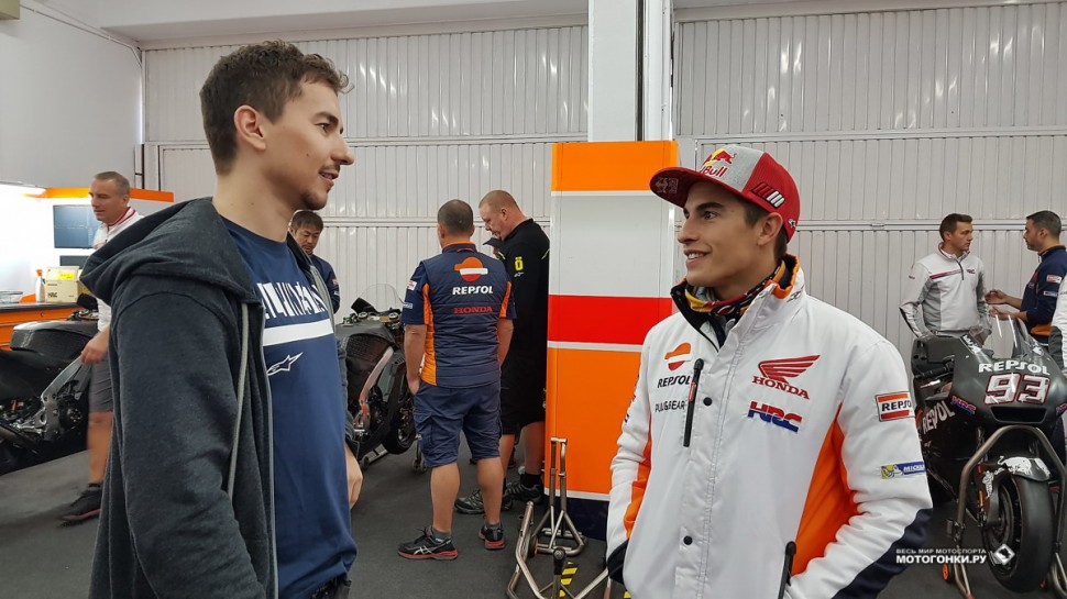 MotoGP 2019 - Jorge Lorenzo в Repsol Honda: первый рабочий контакт с Марком Маркесом MotoGP 2019 - Jorge Lorenzo в Repsol Honda: первый рабочий контакт с Марком Маркесом