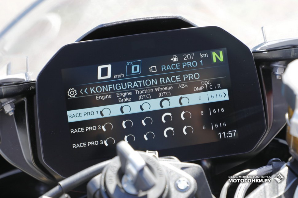 Тест-драйв BMW S 1000 RR (2019): полностью настраиваемая пользователем конфигурация мотоцикла Race Pro Тест-драйв BMW S 1000 RR (2019): полностью настраиваемая пользователем конфигурация мотоцикла Race Pro