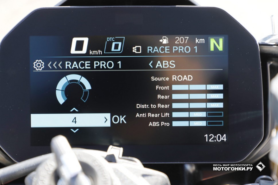 Тест-драйв BMW S 1000 RR (2019): выбор конфигурации DBC (Dynamic Brake Control) Тест-драйв BMW S 1000 RR (2019): выбор конфигурации DBC (Dynamic Brake Control)