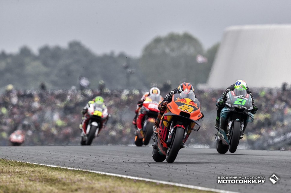 MotoGP FrenchGP - Гран-При Франции 2019: Пол Эспарагаро возглавляет группу преследователей MotoGP FrenchGP - Гран-При Франции 2019: Пол Эспарагаро возглавляет группу преследователей