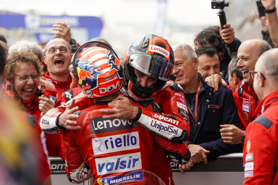 MotoGP FrenchGP - Гран-При Франции 2019: финиш - и где вы увидели скорбные лица? MotoGP FrenchGP - Гран-При Франции 2019: финиш - и где вы увидели скорбные лица?