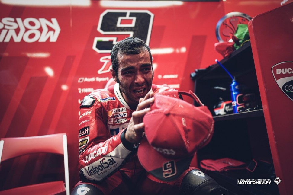 MotoGP ItalianGP - Гран-При Италии 2019: Данило Петруччи плакал о счастья после победы в Муджелло MotoGP ItalianGP - Гран-При Италии 2019: Данило Петруччи плакал о счастья после победы в Муджелло