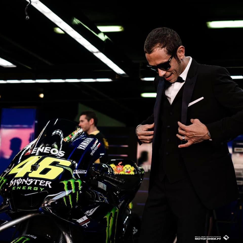 MotoGP CatalanGP - Гран-При Каталонии 2019 - Валентино Росси давно не примерял смокинг MotoGP CatalanGP - Гран-При Каталонии 2019 - Валентино Росси давно не примерял смокинг