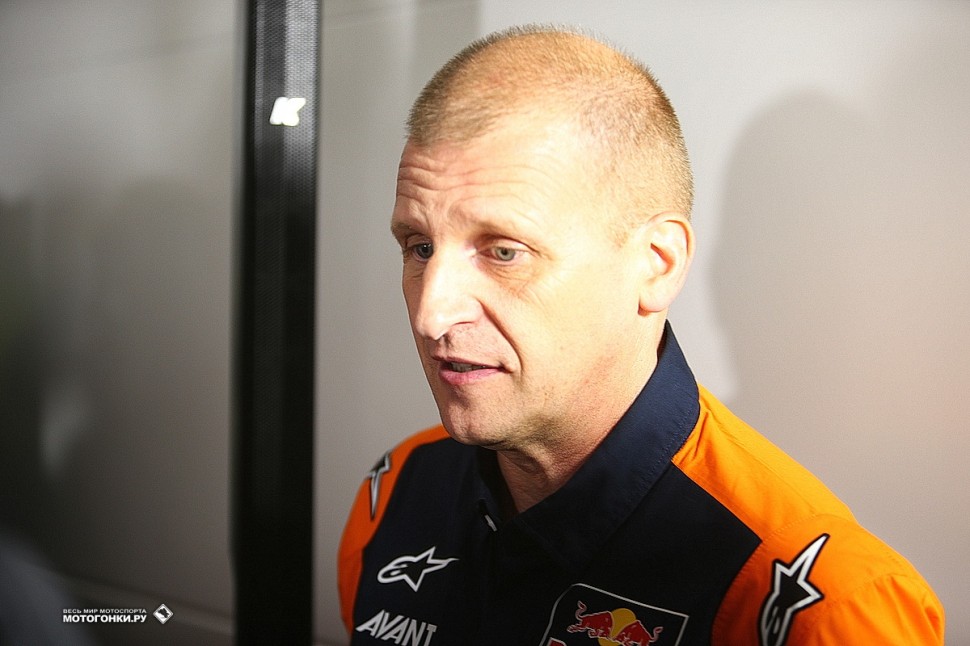Тесты MotoGP на Kymiring: Аки Айо, босс Ajo Racing (заводские команды KTM в Moto3 и Moto2, администратор заводской команды MotoGP) Тесты MotoGP на Kymiring: Аки Айо, босс Ajo Racing (заводские команды KTM в Moto3 и Moto2, администратор заводской команды MotoGP)