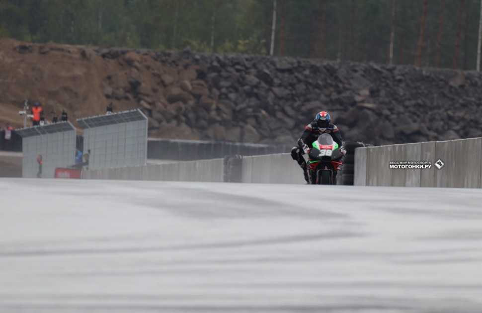Тесты MotoGP на Kymiring: перепад высот виден невооруженным глазом - даже на старт-финишной прямой Тесты MotoGP на Kymiring: перепад высот виден невооруженным глазом - даже на старт-финишной прямой