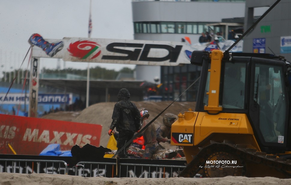 MXoN-2019 - Мотокросс Наций 2019, TT Circuit Assen: завал на последнем круге перед самым финишным столом MXoN-2019 - Мотокросс Наций 2019, TT Circuit Assen: завал на последнем круге перед самым финишным столом