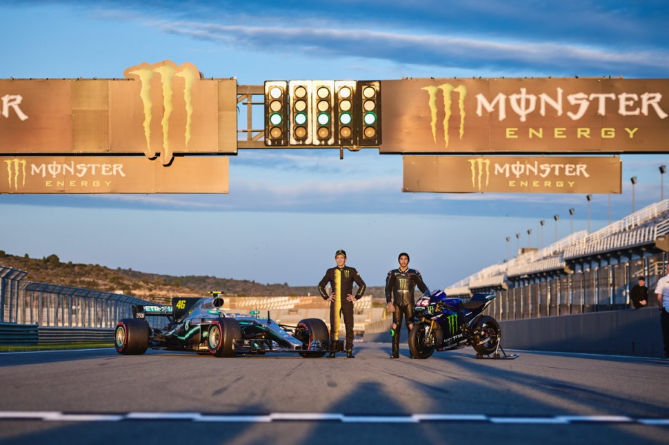 LH44VR46 - История о том, как Valentino Rossi и Lewis Hamilton поменялись колесами LH44VR46 - История о том, как Valentino Rossi и Lewis Hamilton поменялись колесами