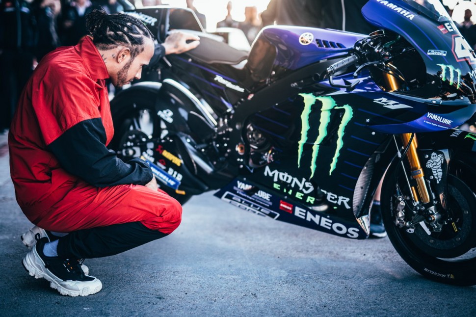 LH44VR46 - История о том, как Valentino Rossi и Lewis Hamilton поменялись колесами LH44VR46 - История о том, как Valentino Rossi и Lewis Hamilton поменялись колесами