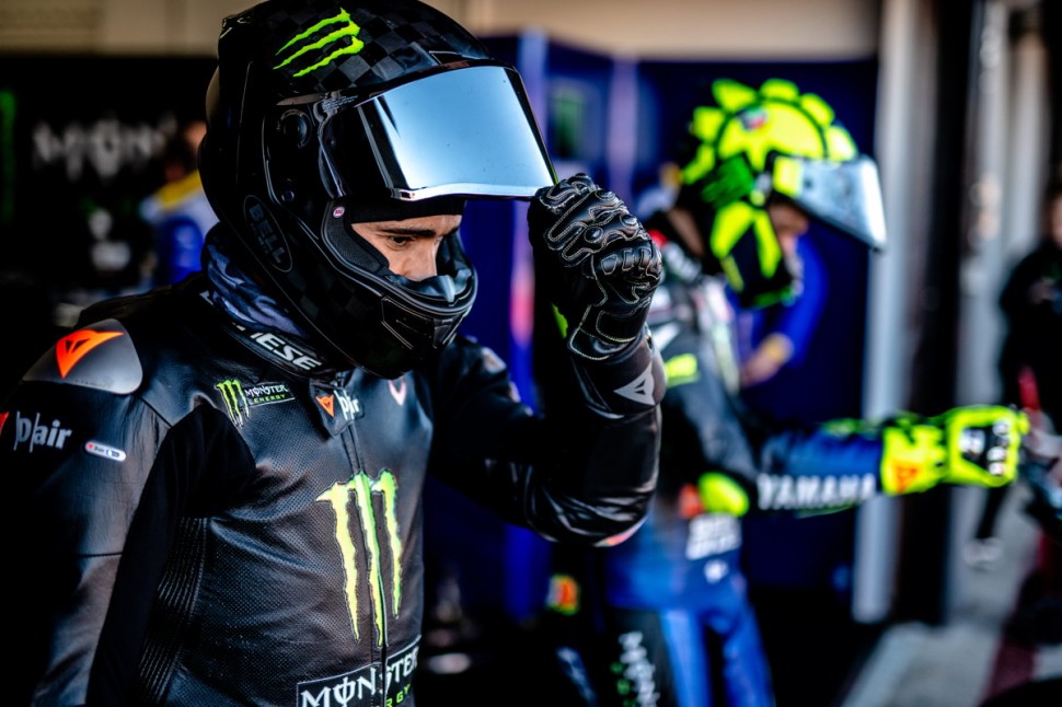 LH44VR46 - История о том, как Valentino Rossi и Lewis Hamilton поменялись колесами LH44VR46 - История о том, как Valentino Rossi и Lewis Hamilton поменялись колесами