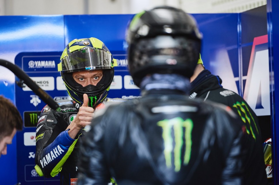 LH44VR46 - История о том, как Valentino Rossi и Lewis Hamilton поменялись колесами LH44VR46 - История о том, как Valentino Rossi и Lewis Hamilton поменялись колесами