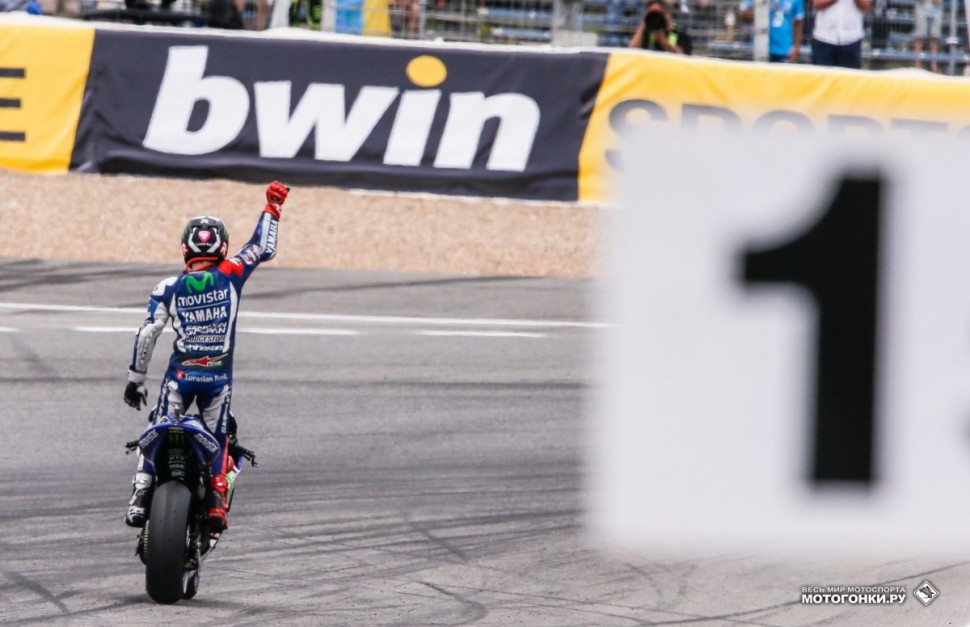 MotoGP 2015 Spanish GP 4th Round: Хорхе Лоренцо (Yamaha Factory) безупречно проводит гонку и выигрывает Гран-При Испании MotoGP 2015 Spanish GP 4th Round: Хорхе Лоренцо (Yamaha Factory) безупречно проводит гонку и выигрывает Гран-При Испании