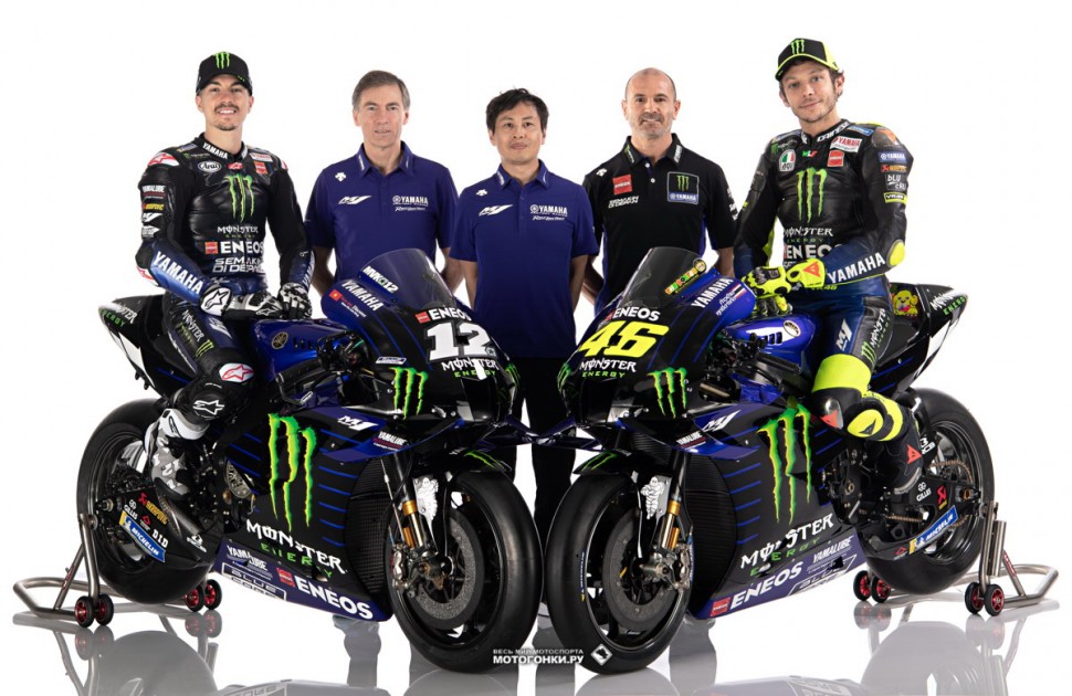 Monster Energy Yamaha MotoGP и Yamaha YZR-M1 2020: все вместе (слева-направо) - Виньялес, Джарвис, Суми, Мерегалли, Росси Monster Energy Yamaha MotoGP и Yamaha YZR-M1 2020: все вместе (слева-направо) - Виньялес, Джарвис, Суми, Мерегалли, Росси