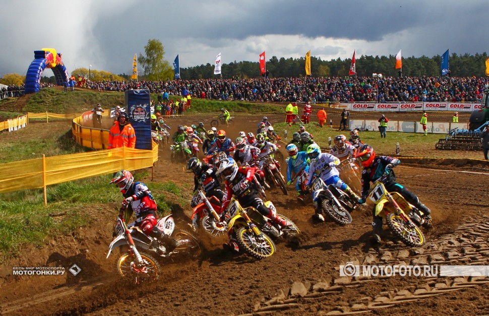 ADAC MX Masters, Drehna, 1 round: старт главной гонки дня - MX Masters - лидирует Гарри Куллас, но это только первый круг... ADAC MX Masters, Drehna, 1 round: старт главной гонки дня - MX Masters - лидирует Гарри Куллас, но это только первый круг...