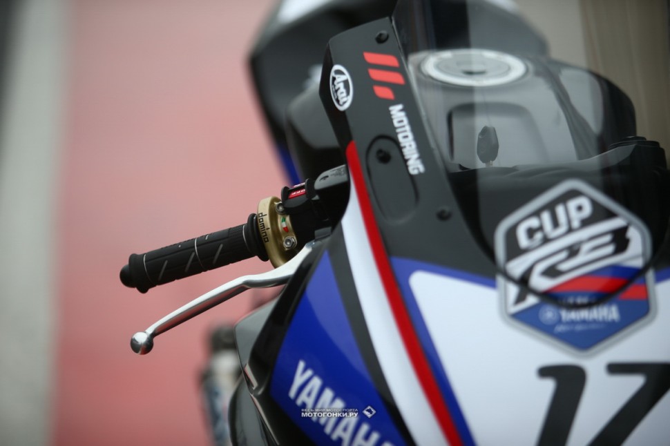 Yamaha YZF-R3 для Motorrika R3 Cup 2020: правый клипон Lightech с гоночным пультом Yamaha YZF-R3 для Motorrika R3 Cup 2020: правый клипон Lightech с гоночным пультом