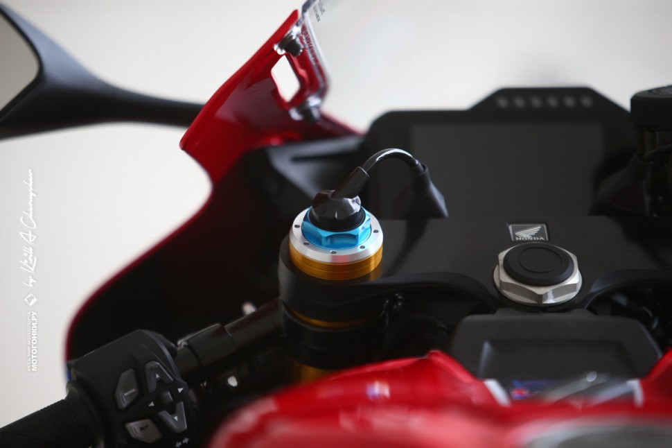 Honda CBR1000RR-R Fireblade SP (2020) - активная подвеска Öhlins Electronic Control (S-EC) Honda CBR1000RR-R Fireblade SP (2020) - активная подвеска Öhlins Electronic Control (S-EC)
