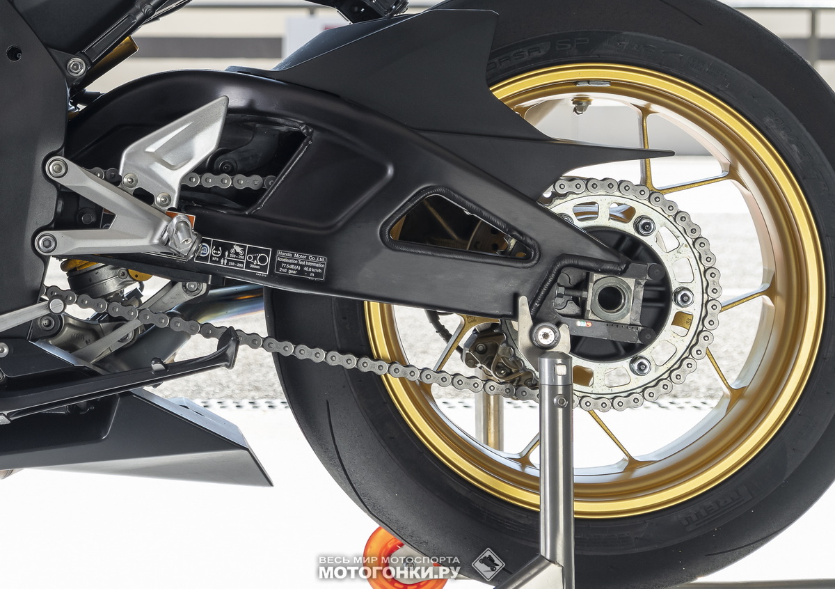 Миланский Мотосалон EICMA-2021: 2022 Honda Fireblade CBR1000RR-R - новая звезда на 43 зуба лучше передает момент на колесо Миланский Мотосалон EICMA-2021: 2022 Honda Fireblade CBR1000RR-R - новая звезда на 43 зуба лучше передает момент на колесо