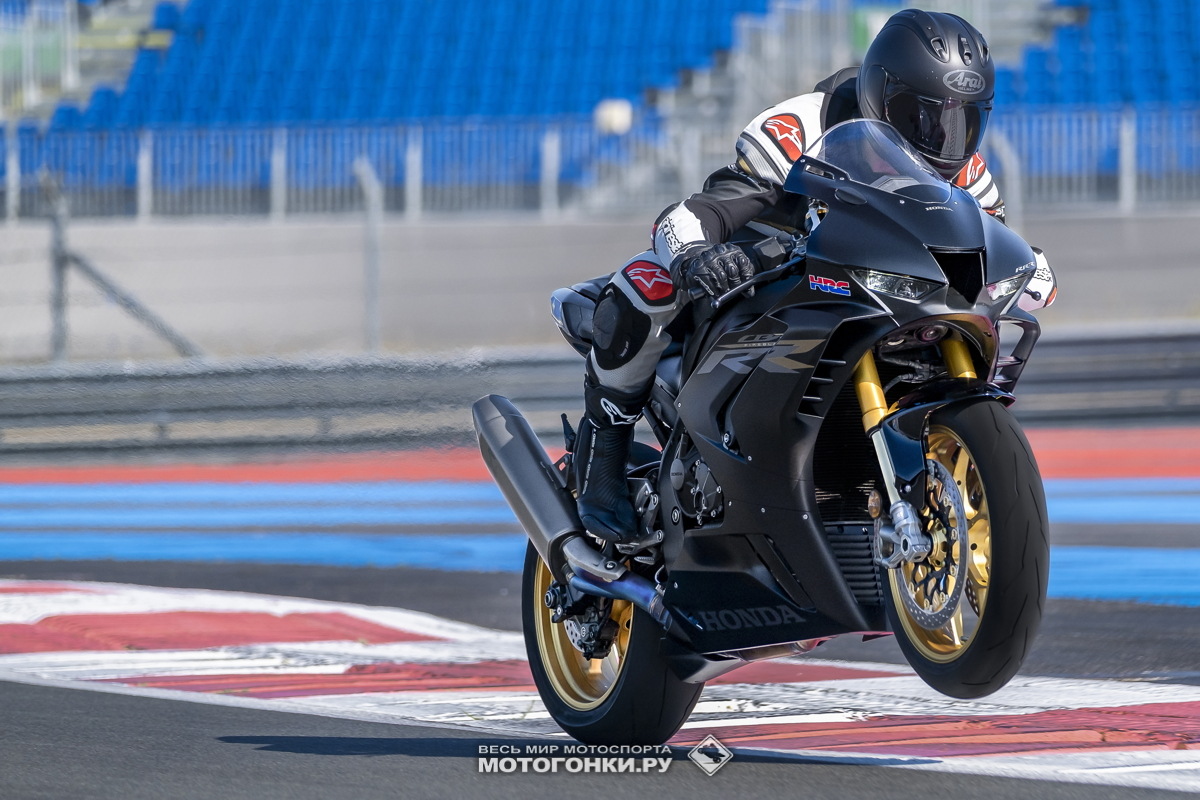 Миланский Мотосалон EICMA-2021: 2022 Honda Fireblade CBR1000RR-R - новая звезда на 43 зуба лучше передает момент на колесо Миланский Мотосалон EICMA-2021: 2022 Honda Fireblade CBR1000RR-R - новая звезда на 43 зуба лучше передает момент на колесо
