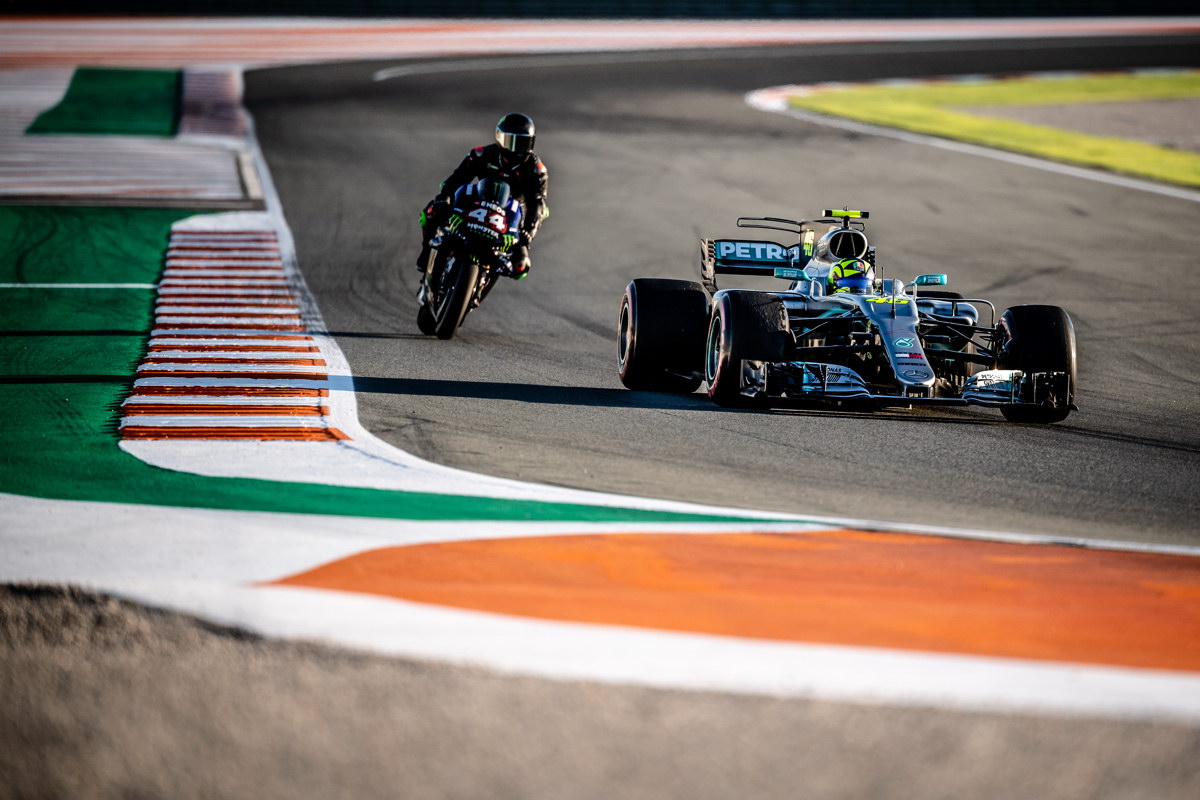 LH44VR46 - История о том, как Valentino Rossi и Lewis Hamilton поменялись колесами LH44VR46 - История о том, как Valentino Rossi и Lewis Hamilton поменялись колесами