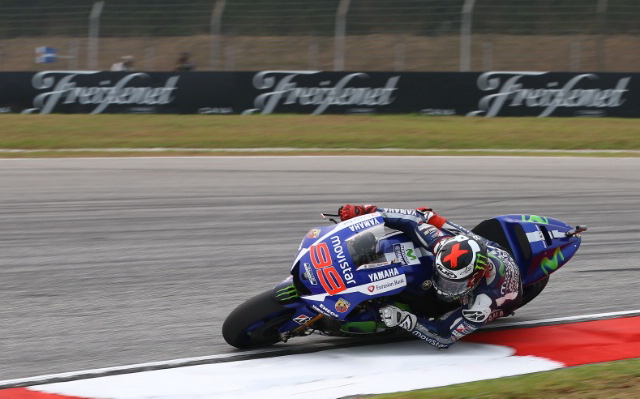 MotoGP: Лоренцо и Педроса идут вровень по итогам пятницы в Сепанге title=