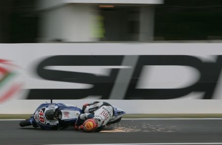 Дополнительное изображение к новости MotoGP: Хорхе Лоренцо чудом избегает повторного перелома - фотографии