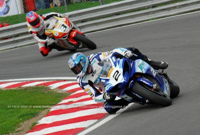 Леон Камье выигрывает первый уие-енд British Superbike в три гонки
