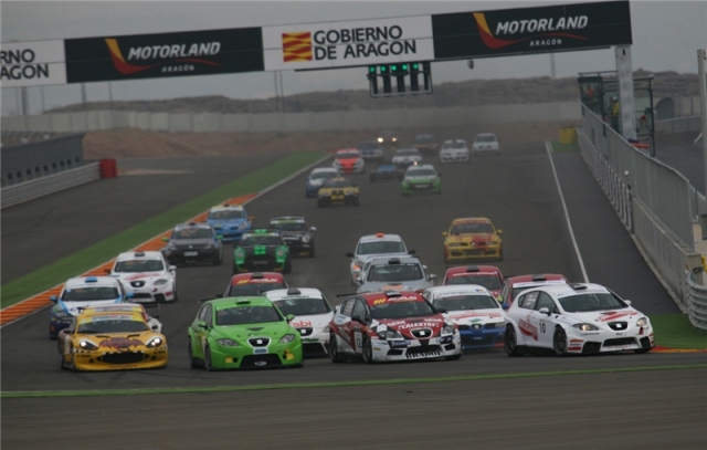 Старт 500-километровой гонки Motorland Aragon