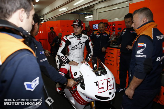 Марк Маркес на тестах в Сепанге: в гараже Repsol Honda Марк Маркес на тестах в Сепанге: в гараже Repsol Honda