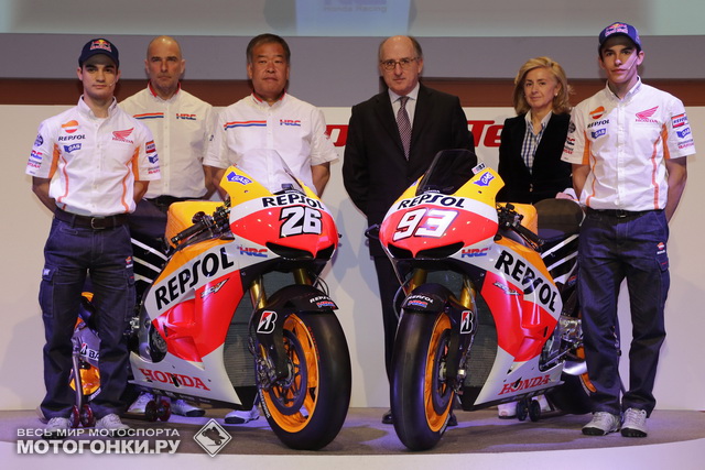 Repsol Honda образца 2013 года: Педроса, Суппо, Накамото, Бруфау, Элисес и Маркес Repsol Honda образца 2013 года: Педроса, Суппо, Накамото, Бруфау, Элисес и Маркес