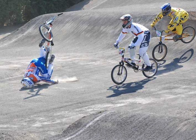 В BMX полеты через руль - частое событие В BMX полеты через руль - частое событие