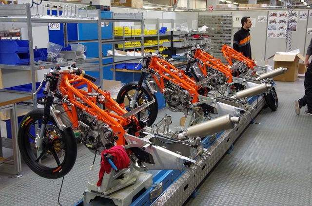 RC250R (2013) на конвейере в Маттигхофене RC250R (2013) на конвейере в Маттигхофене