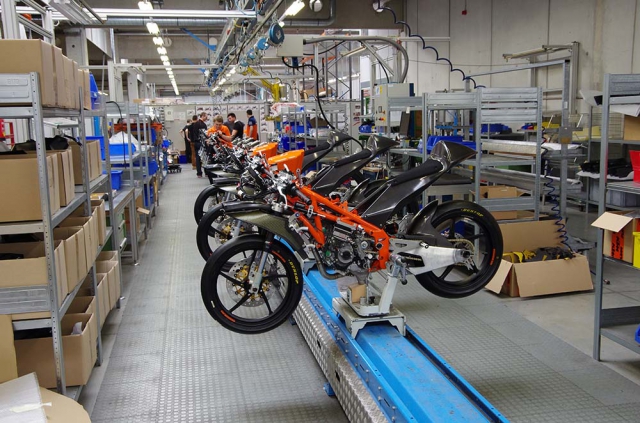 RC250R (2013) на конвейере в Маттигхофене RC250R (2013) на конвейере в Маттигхофене
