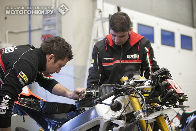 Aprilia RSV 4 Factory SBK (2013) Aprilia RSV 4 Factory SBK (2013)
