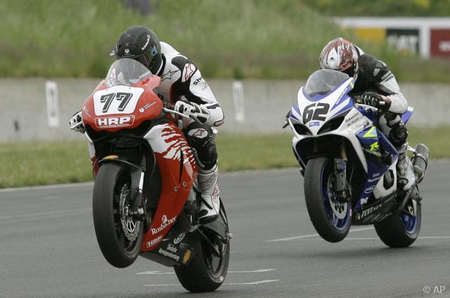 Михаэль Шумахер за рулем Honda CBR1000RR Михаэль Шумахер за рулем Honda CBR1000RR