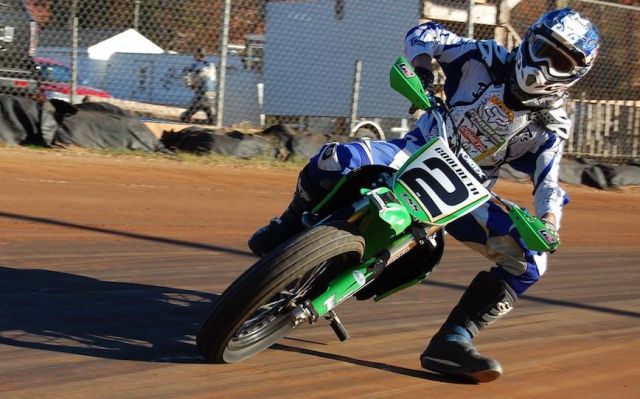 Многие гонщики AMA Superbike, AMA Flat Racing, Supermoto и мотокросса предпочитают Bazzaz другим системам управления двигателем Многие гонщики AMA Superbike, AMA Flat Racing, Supermoto и мотокросса предпочитают Bazzaz другим системам управления двигателем