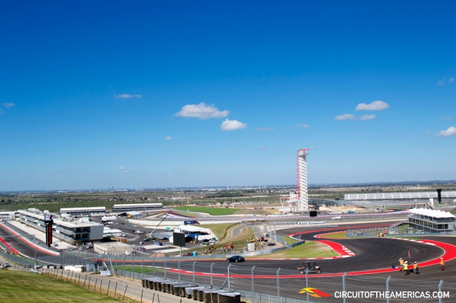 Первый поворот Circuit of the Americas - вид с трибун Первый поворот Circuit of the Americas - вид с трибун