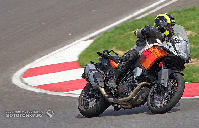 KTM 1190 Adventure неплохо смотрелся вместе со спортбайками KTM 1190 Adventure неплохо смотрелся вместе со спортбайками