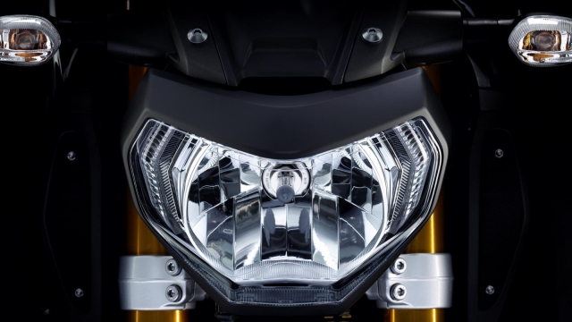 Агрессивный и угловатый дизайн: Yamaha MT-09 создан для улиц Агрессивный и угловатый дизайн: Yamaha MT-09 создан для улиц