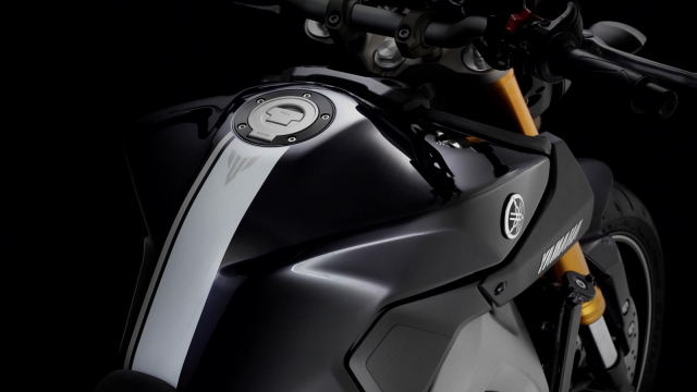 Yamaha MT-09: бак объемом всего 14 литров - этого должно хватить для всего на свете! Yamaha MT-09: бак объемом всего 14 литров - этого должно хватить для всего на свете!