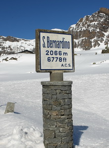 Подняться и перевалить через San Bernardino Pass - не проблема, даже если ночью там выпало 2 м снега Подняться и перевалить через San Bernardino Pass - не проблема, даже если ночью там выпало 2 м снега