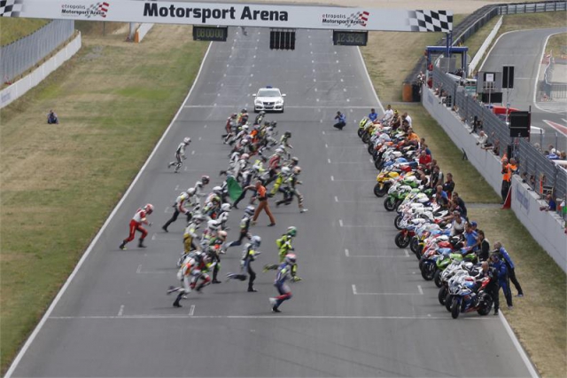 Старт гонки Oschersleben 8H Старт гонки Oschersleben 8H
