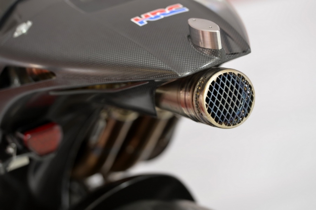 Выхлопная система Honda RCV1000R (2014) Выхлопная система Honda RCV1000R (2014)