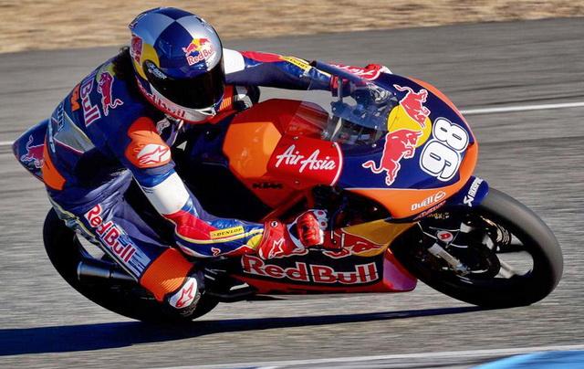 Победитель Red Bull Rookies Cup, чех Карел Ханека пробует заводской KTM RC250R в Хересе Победитель Red Bull Rookies Cup, чех Карел Ханека пробует заводской KTM RC250R в Хересе