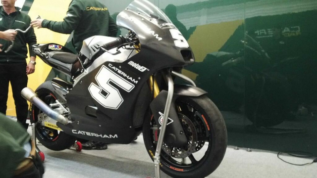 Caterham, ранее известная по Формуле-1, теперь в Moto2 с французом Жоаном Зарко Caterham, ранее известная по Формуле-1, теперь в Moto2 с французом Жоаном Зарко