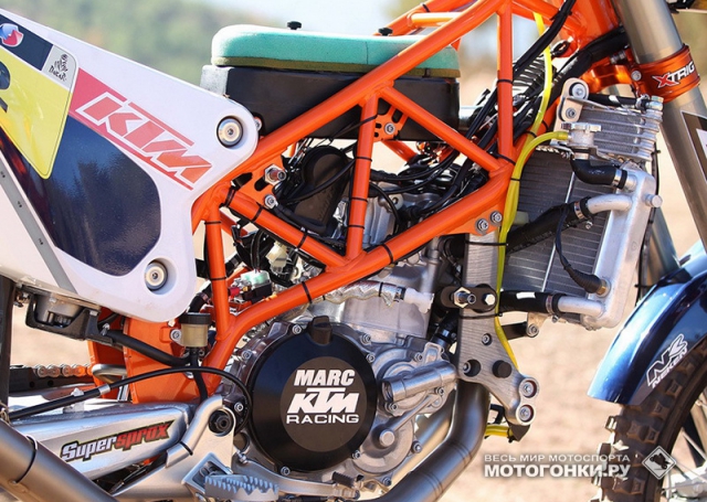 KTM 450 RALLY (2014) Марка Кома без пластика: компактное шасси, как у эндуро KTM 450 RALLY (2014) Марка Кома без пластика: компактное шасси, как у эндуро