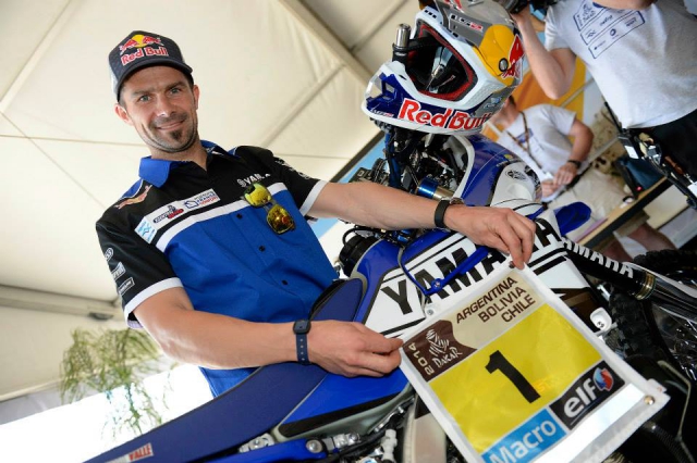 Сирил Депре примеряет №1 на свой новенький Yamaha 450F RALLY Сирил Депре примеряет №1 на свой новенький Yamaha 450F RALLY