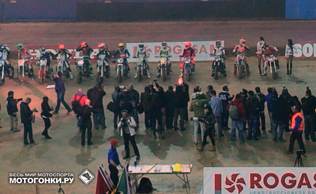 Презентация пилотов Superprestigio перед началом финальных заездов Презентация пилотов Superprestigio перед началом финальных заездов