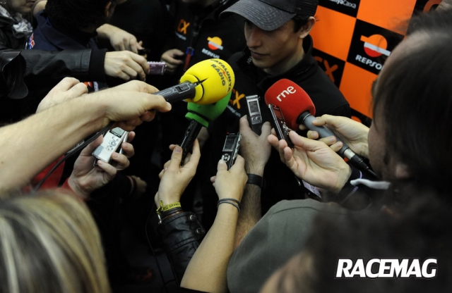 Заявление Марка Маркеса о том, что он пока не собирается переходить в MotoGP на пресс-конференции в Сепанге, 2011 Заявление Марка Маркеса о том, что он пока не собирается переходить в MotoGP на пресс-конференции в Сепанге, 2011